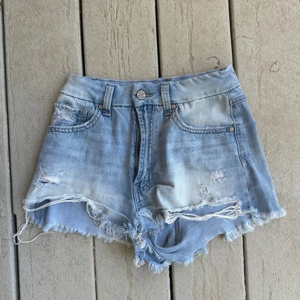 Rewash Distressed Denim‎ Shorts Frayed Hem Light Wash Juniors Size 3 / 26